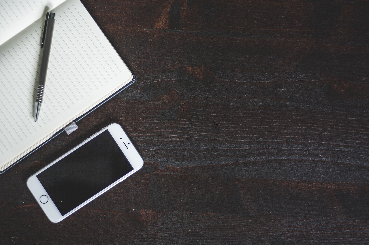 Tablet czy smartfon – co przyda się w pracy biurowej?