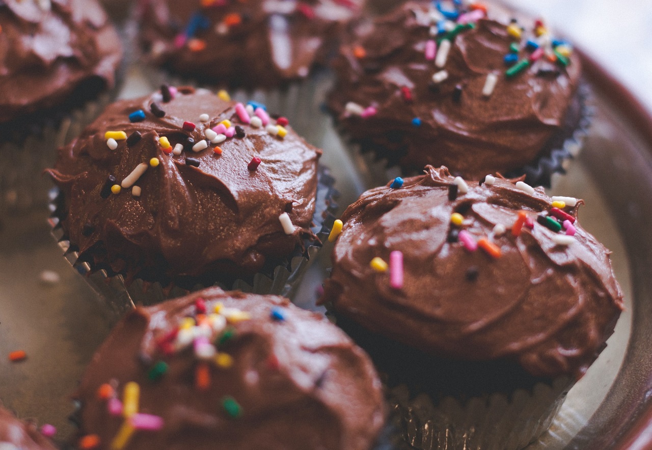 Maszyny piekarniczo-cukiernicze – co się do nich zalicza oraz ich wpływ na wyrób ciast