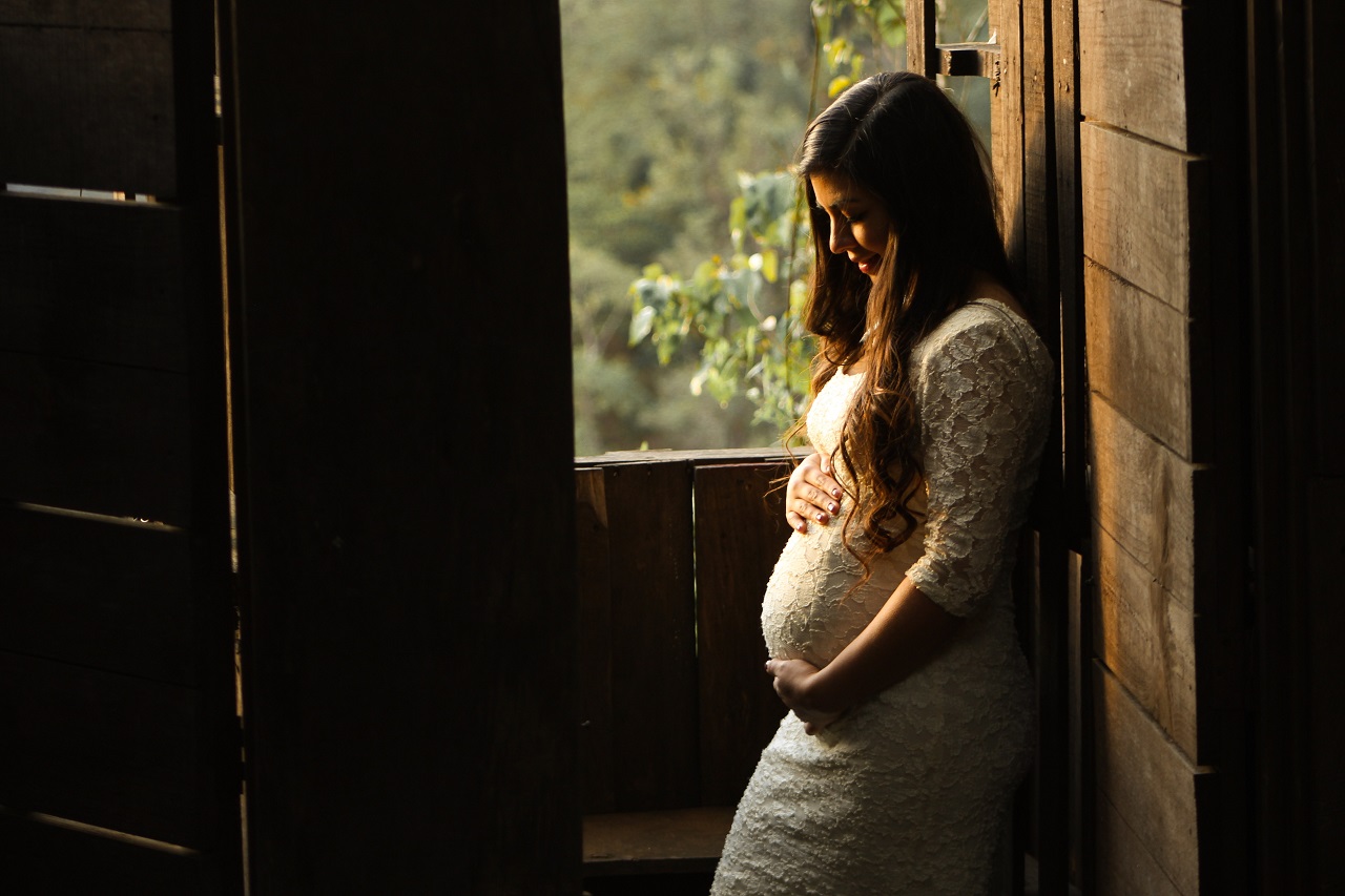 Pomysły na sesję zdjęciową dla kobiet w ciąży