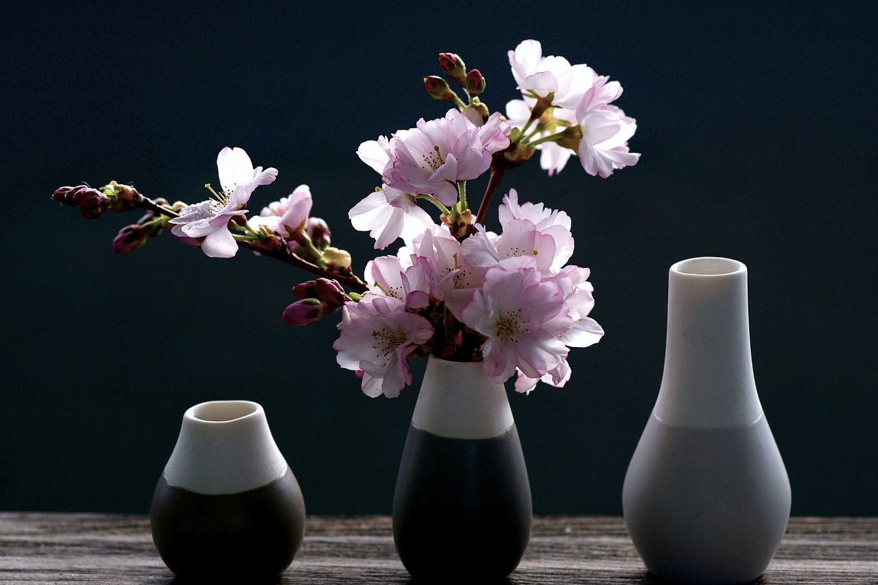 Jakie rodzaje wazonów na kwiaty jesteśmy w stanie wymienić?