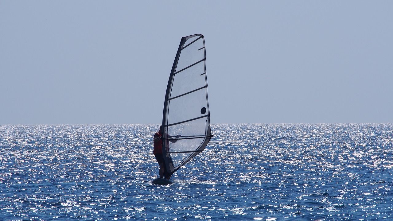 W jakim wieku można zacząć trenować windsurfing?
