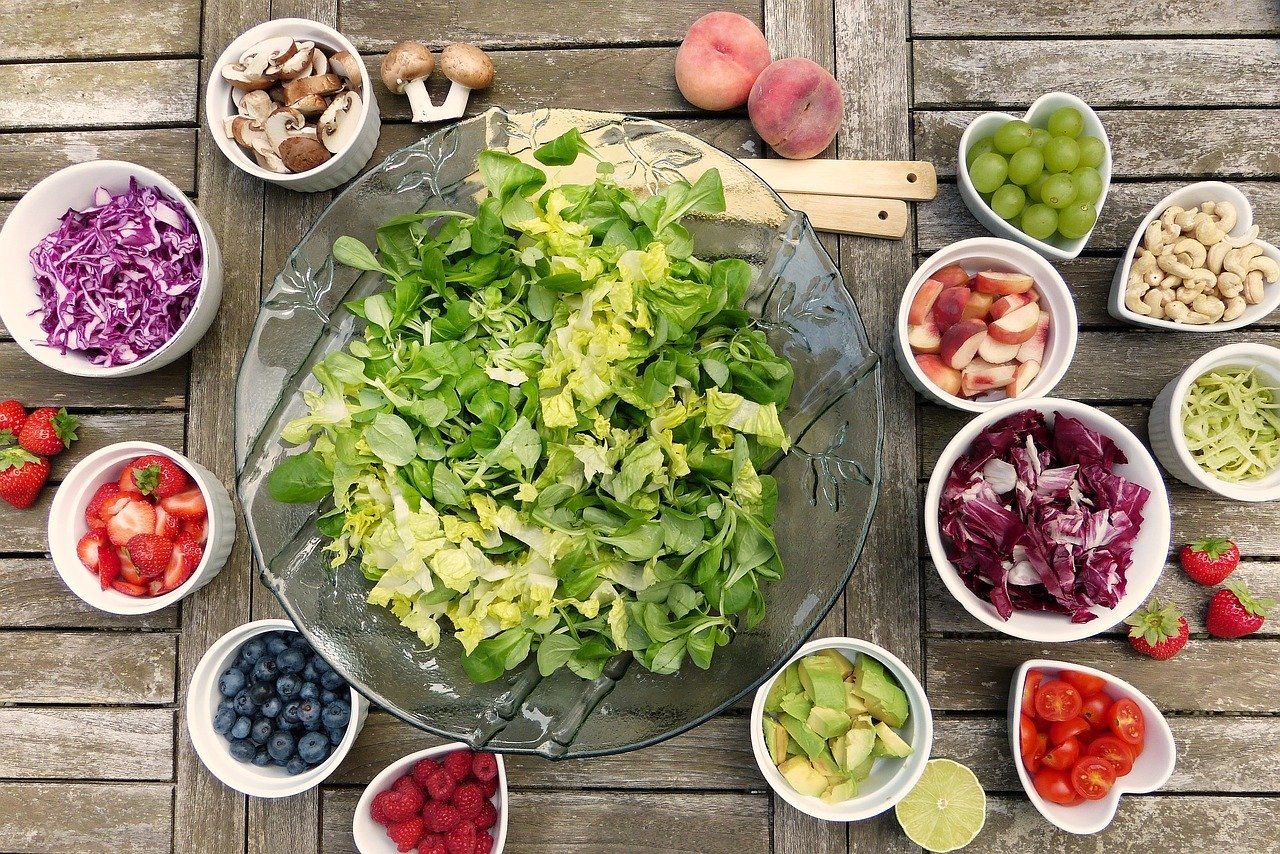 Domowy warzywniak – dlaczego warto samodzielnie hodować owoce i warzywa?